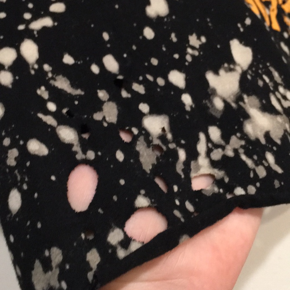 Bleached & Ripped crop top - Picture 3 of 7